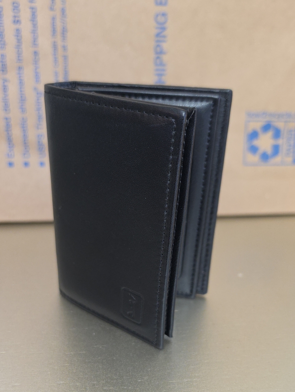 Men's Black Leather Bi-Fold Wallet - Classic Carry